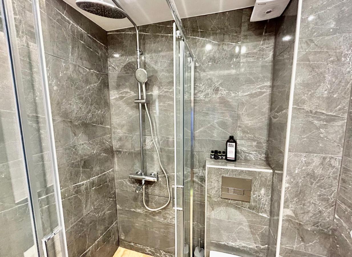 Port Twins Suites No1 Pireus Eksteriør bilde